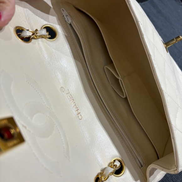 Vintage Beige Flap Chanel Bag - Picture 8 of 10
